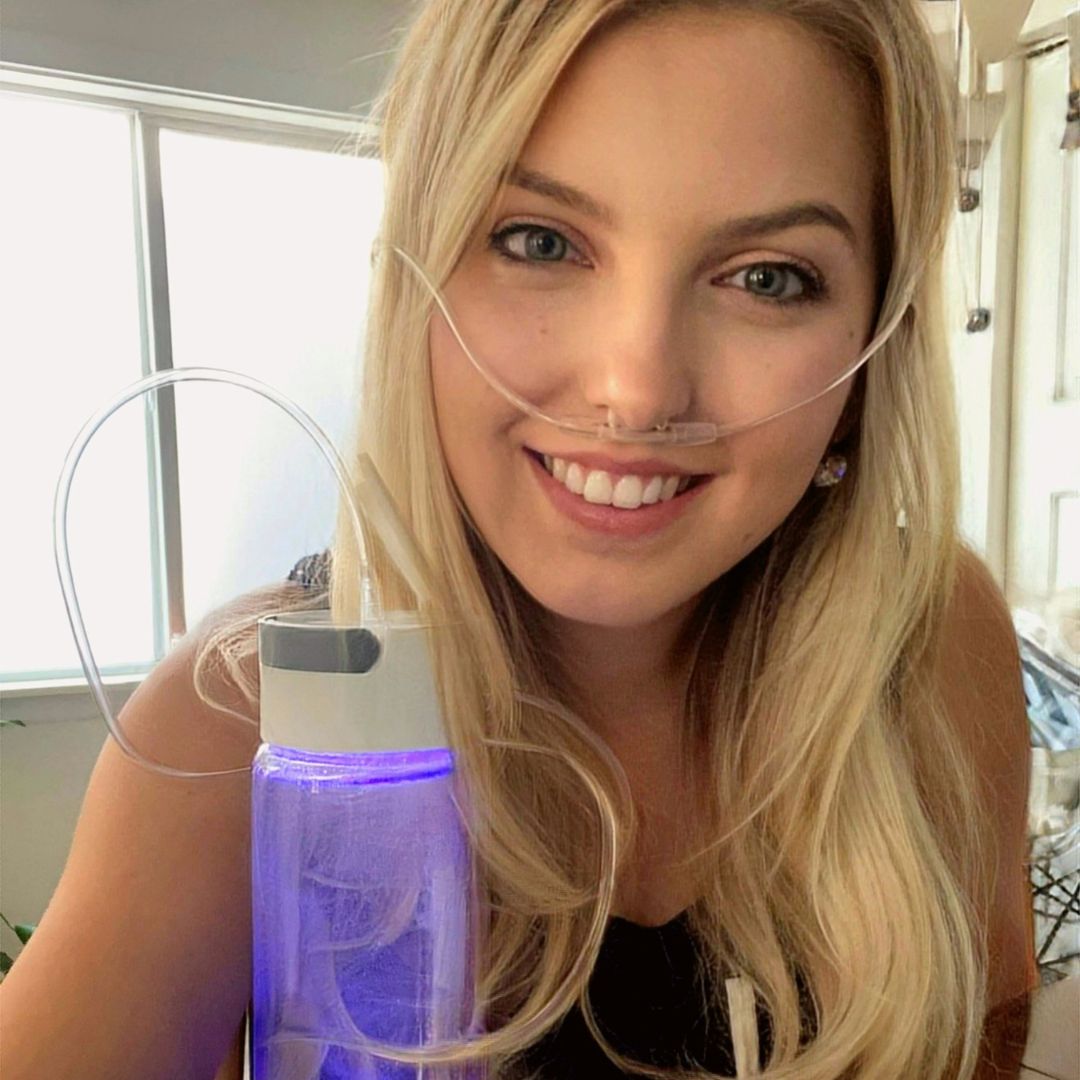 girl using pro hydrogen water bottle
